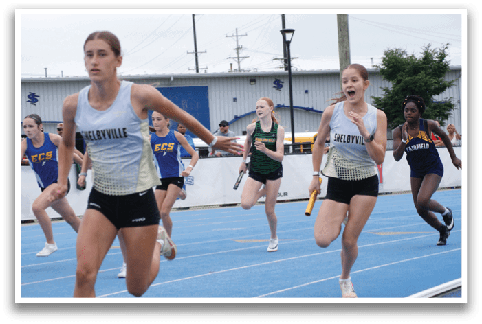 A group of female runners are participating in a race. Contenido generado con IA