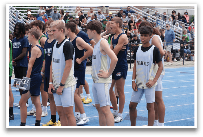A group of young men wearing uniforms and white shorts stand on a track. Contenido generado con IA