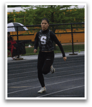 A woman is running on a track while holding an umbrella. Contenido generado con IA