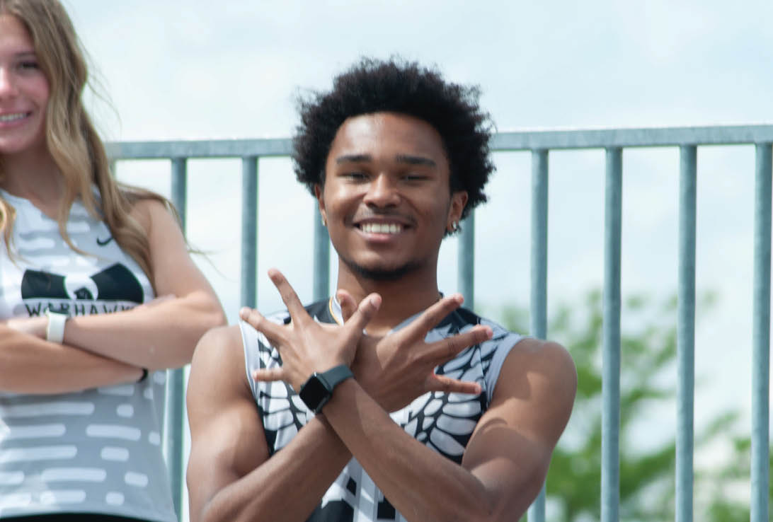 A man wearing a black and white shirt with the number 83 on it. Description generated by AI