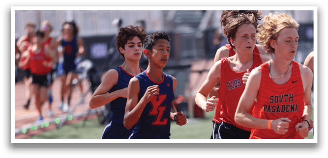 A group of runners wearing red and blue shirts. Description generated by AI
